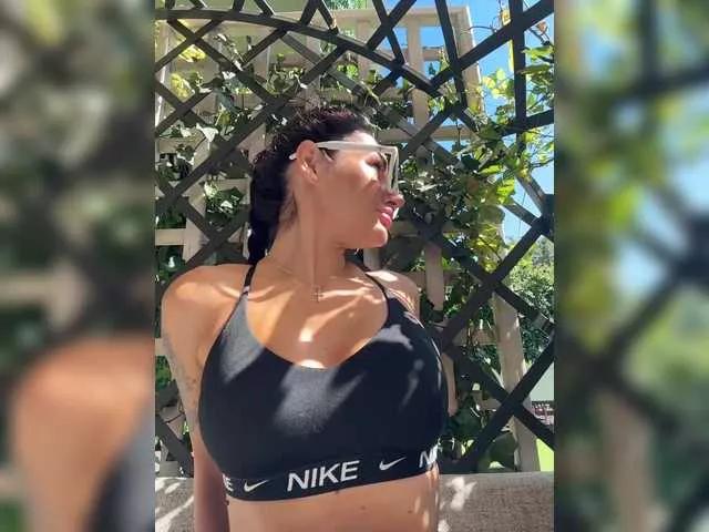 sweetkira25 from BongaCams