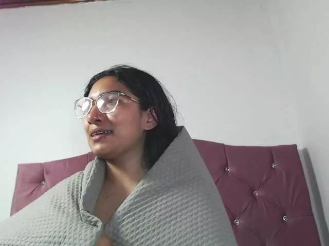 vale12510 from BongaCams