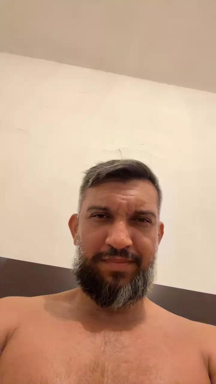 Offline Barbudozscam on Cam4