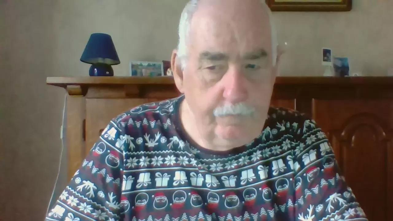 bottom672 from Cam4