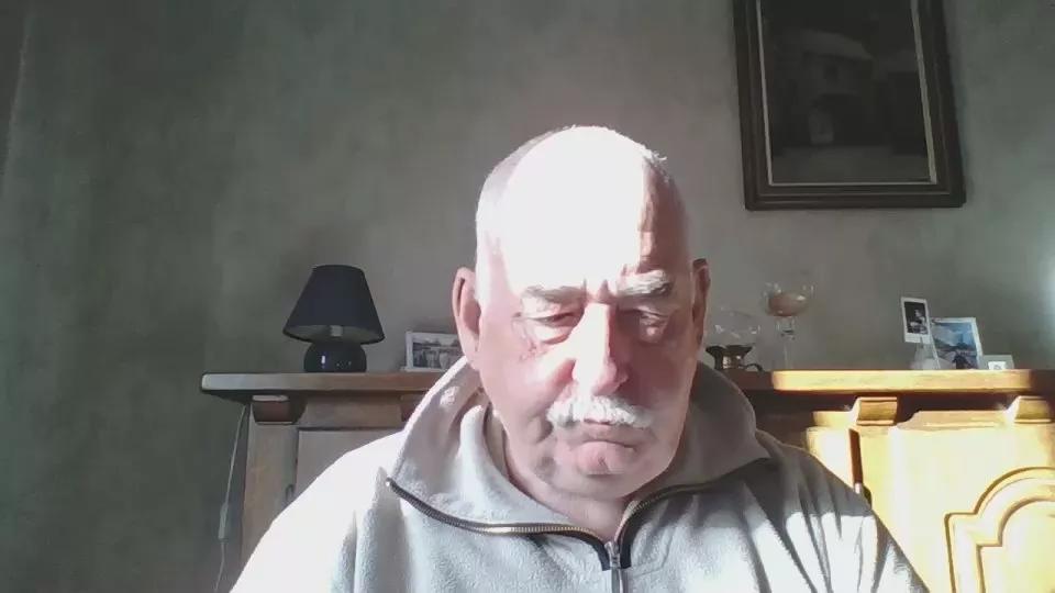 bottom672 from Cam4