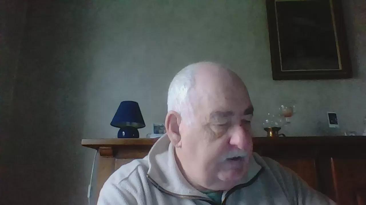 bottom672 from Cam4