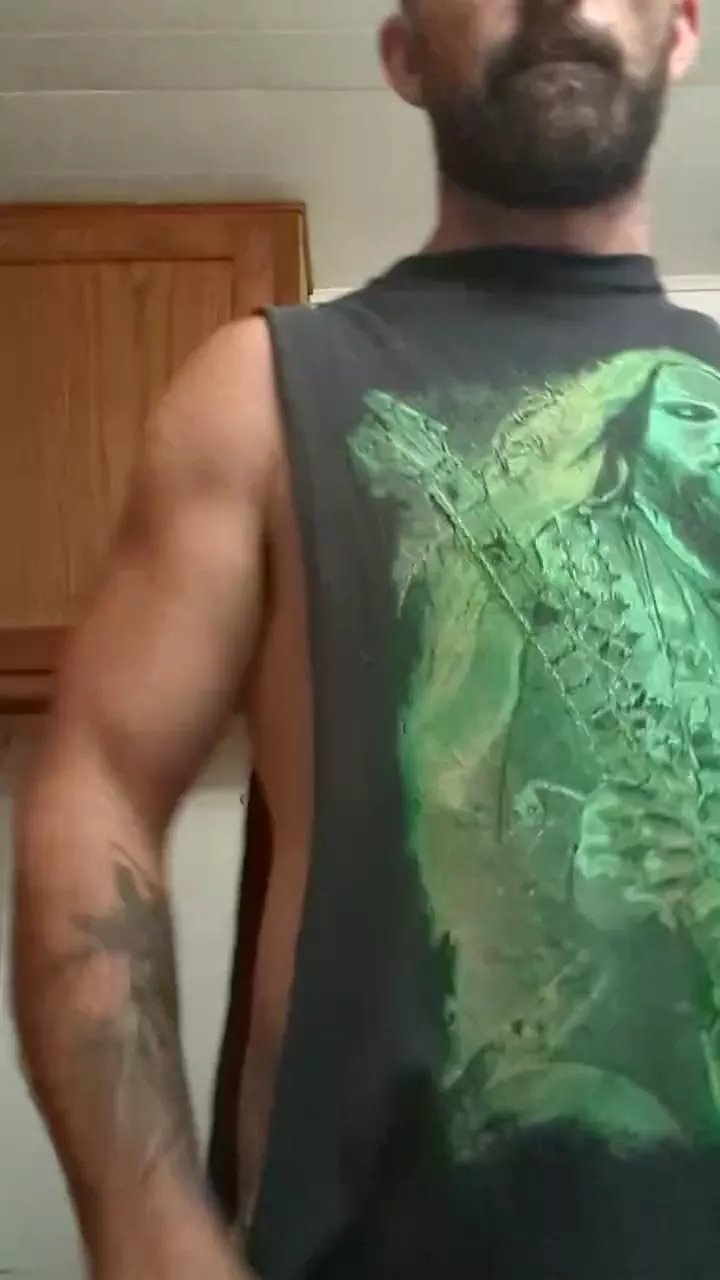 Offline chewy1lb on Cam4