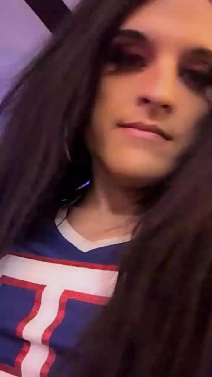 Chillifrog86 from Cam4