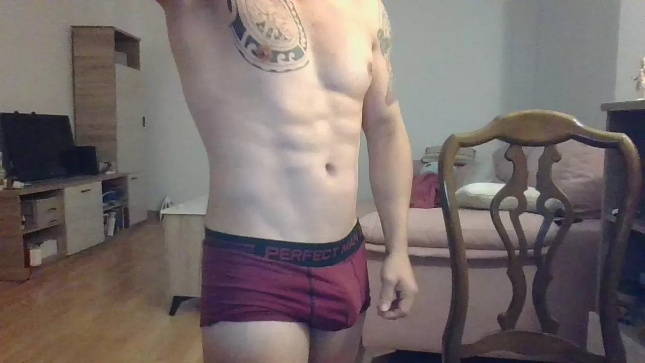 Offline culturista30 on Cam4