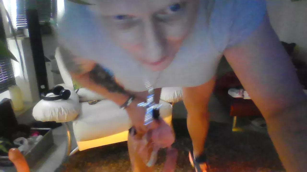 Hellboy888 from Cam4