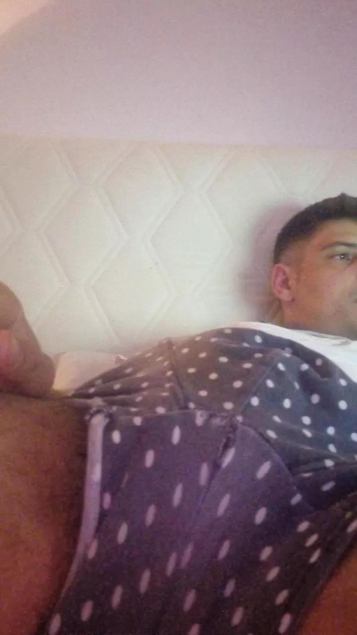 Luzzl on Cam4