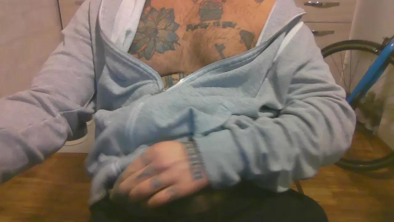 Matteoyves from Cam4