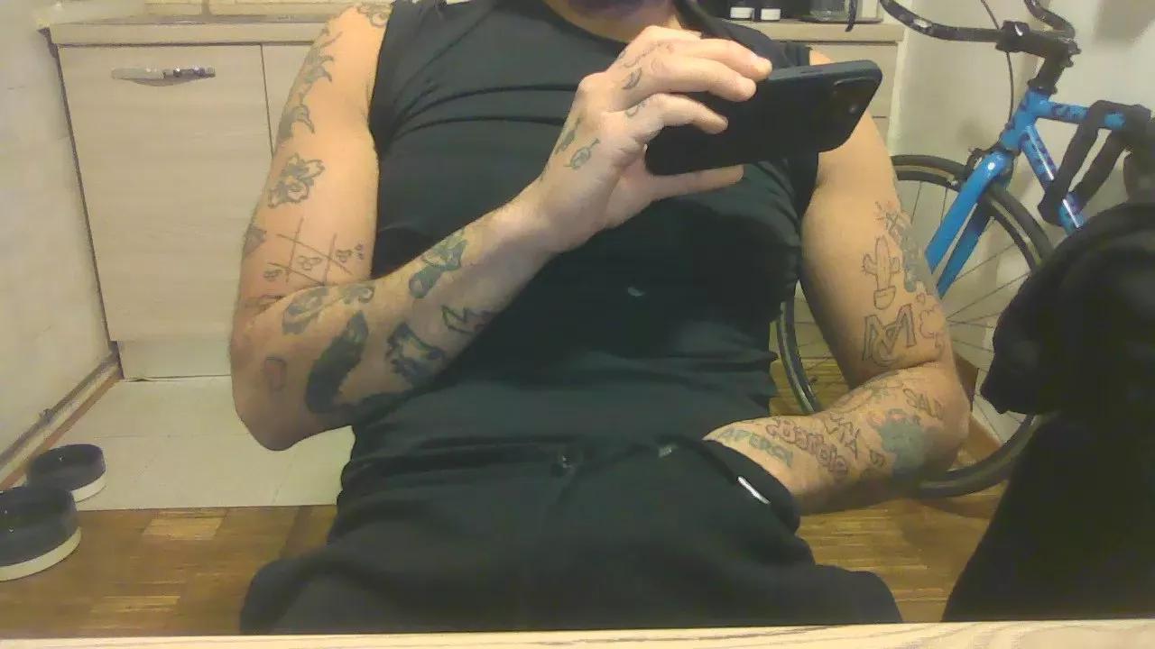 Matteoyves from Cam4