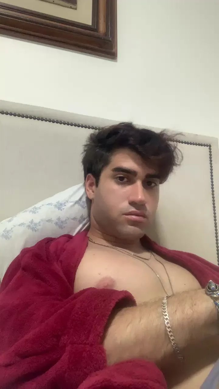 Offline Peitoralgostos on Cam4