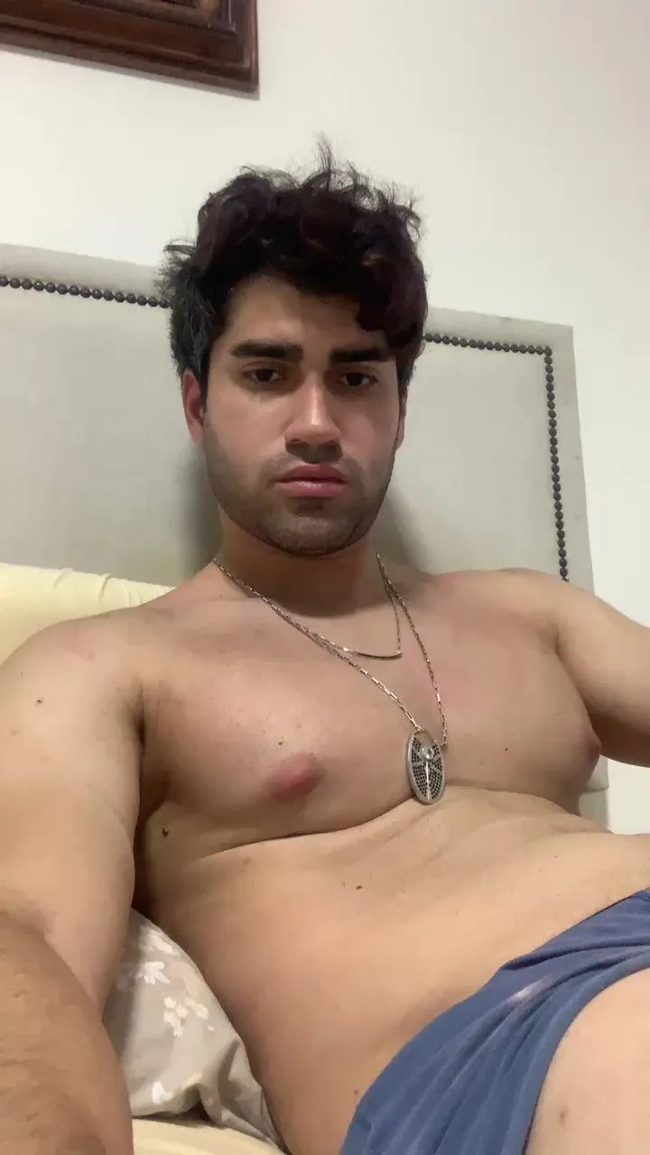 Offline Peitoralgostos on Cam4