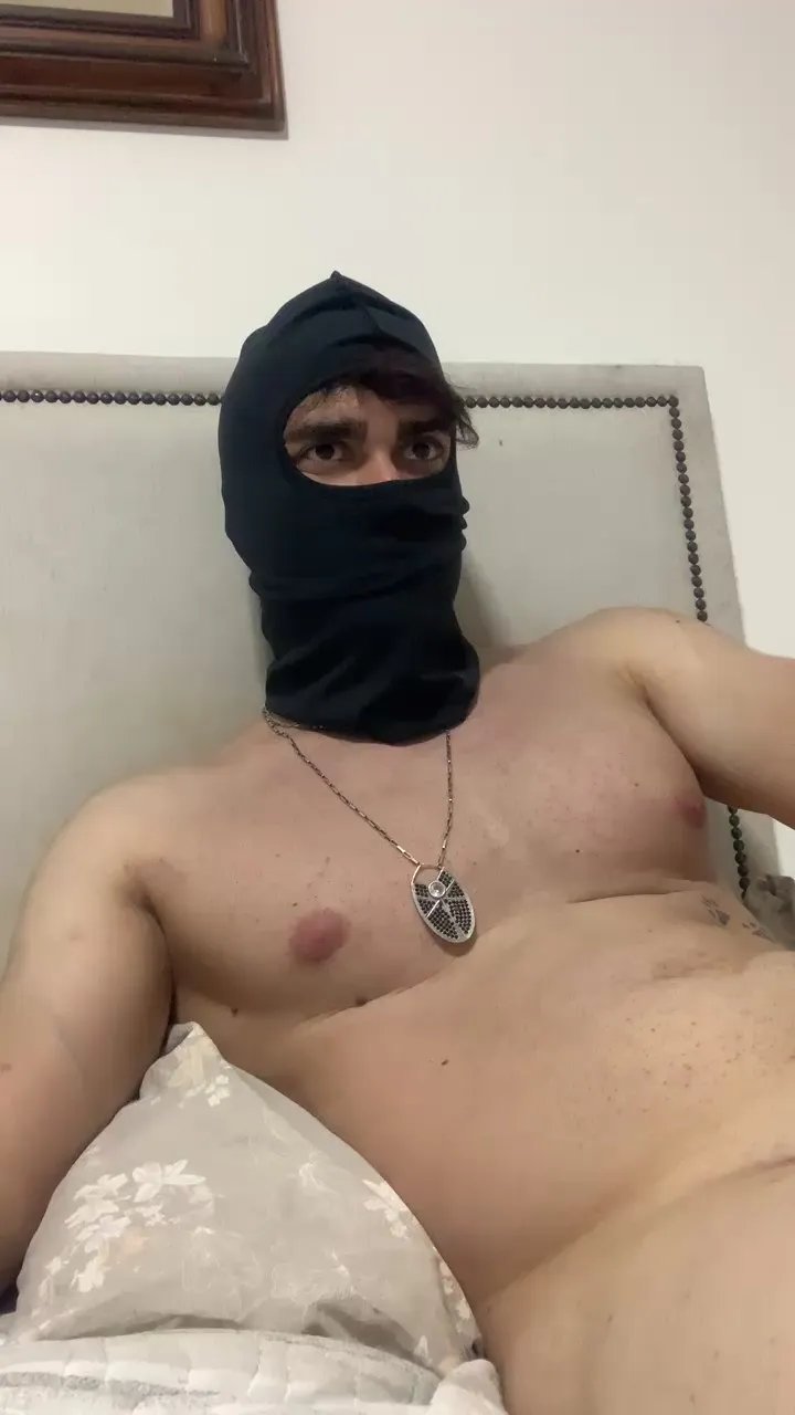 Offline Peitoralgostos on Cam4