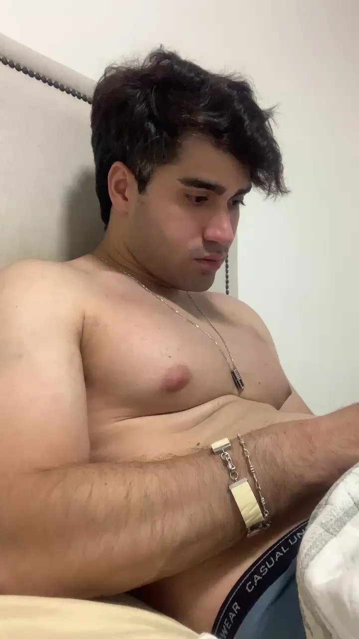 Offline Peitoralgostos on Cam4