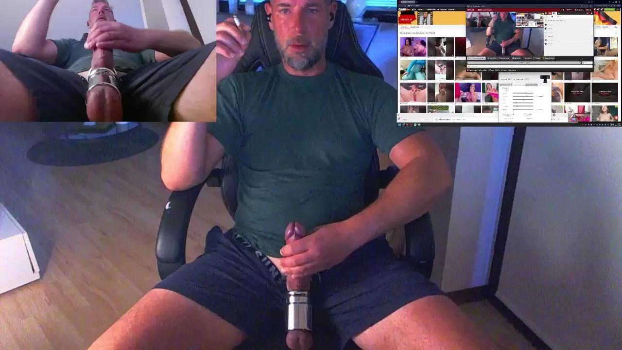 Reeper84 from Cam4