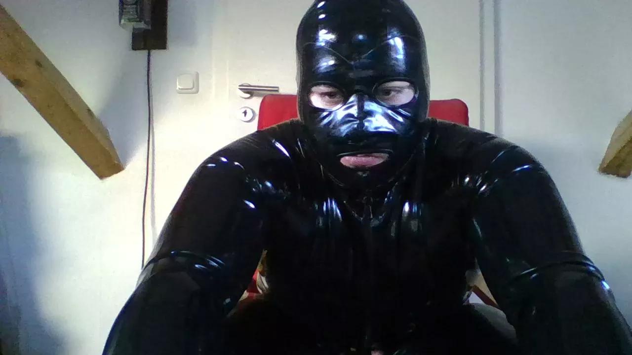 rubberdrone_xxx from Cam4