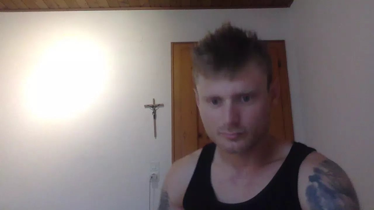 Offline Sexyfreak1994 on Cam4