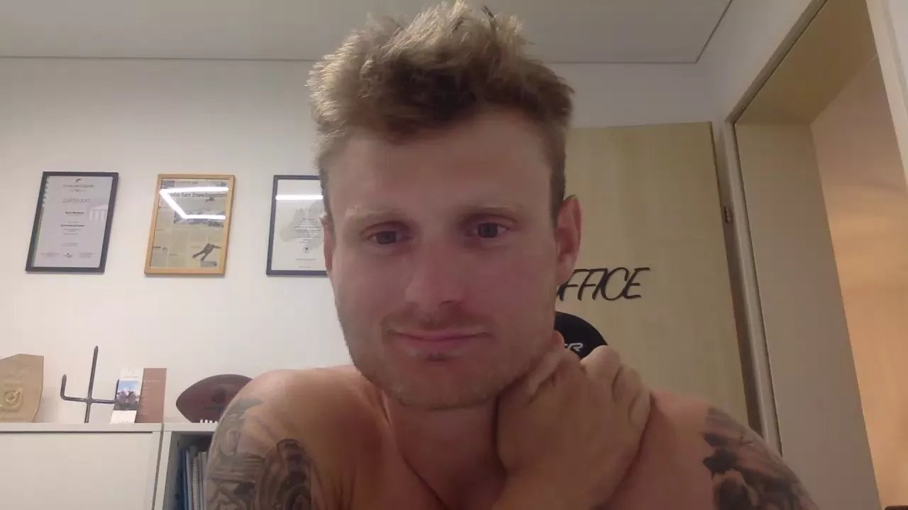 Offline Sexyfreak1994 on Cam4