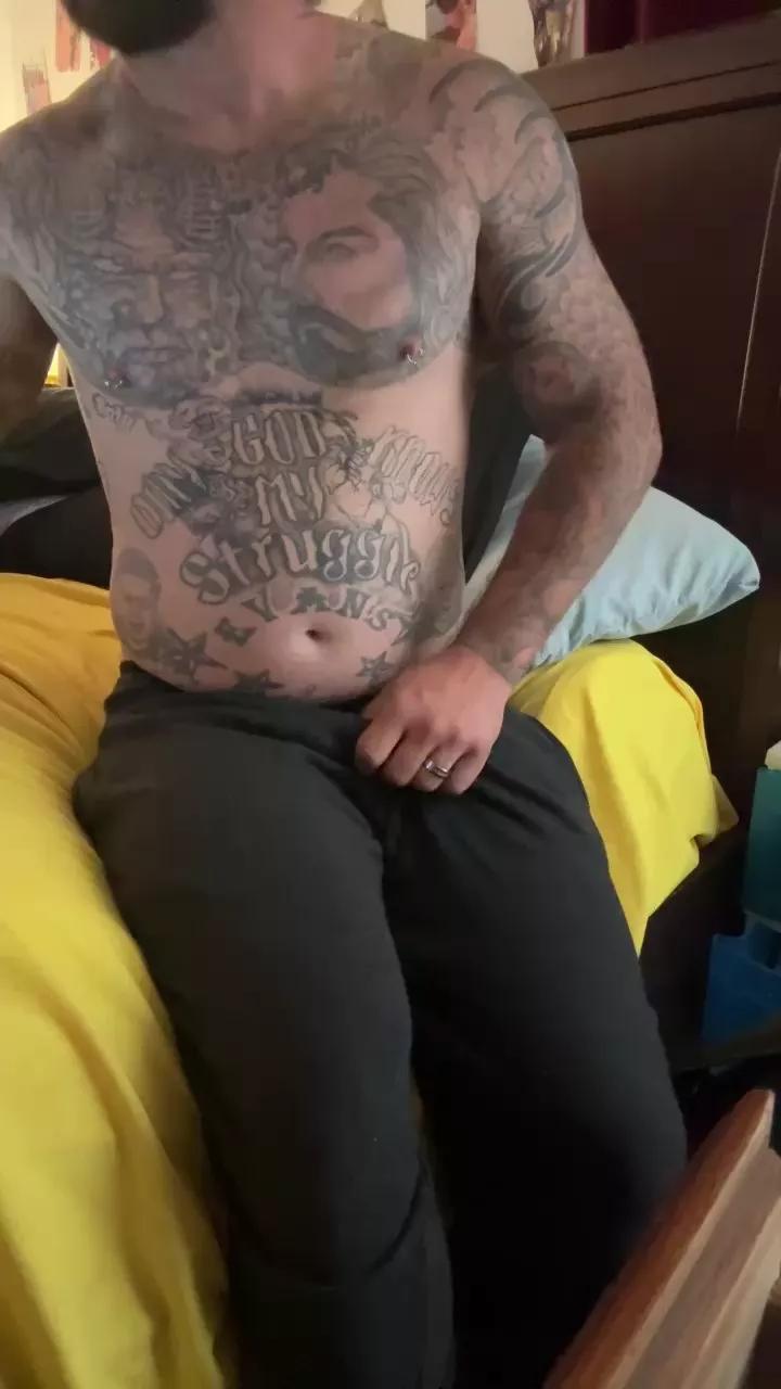 Tattooedfreak24 from Cam4