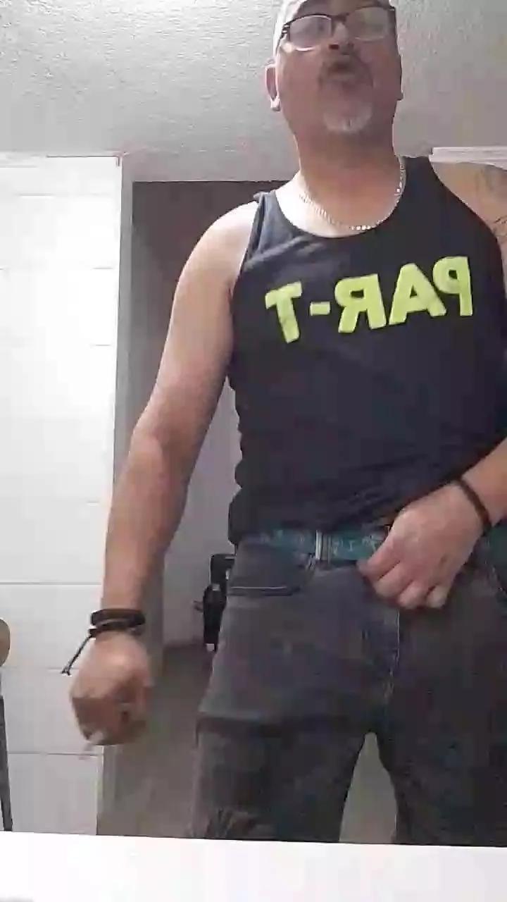 Yell47 from Cam4