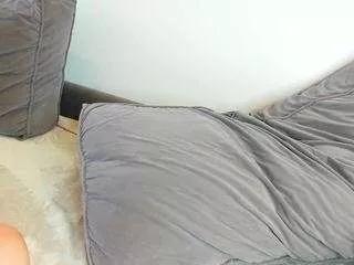 bella-sweeet from CamSoda