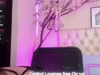 samantha-smiithh from CamSoda