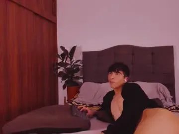 Freechat 2gays_1straight on Chaturbate