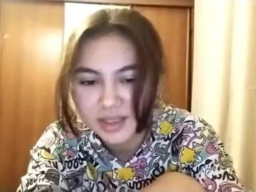 Freechat adelinehaefner on Chaturbate