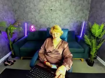 Away amaranights on Chaturbate