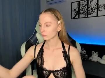 Autumnroginson from Chaturbate