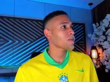 Freechat bento_fox on Chaturbate