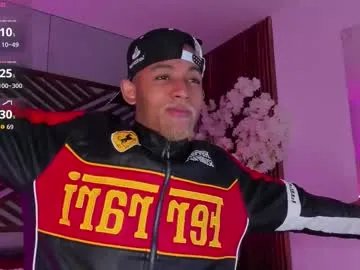 Freechat bento_fox on Chaturbate