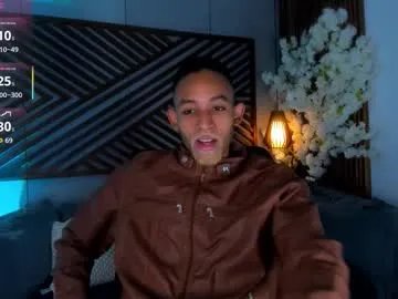 Freechat bento_fox on Chaturbate