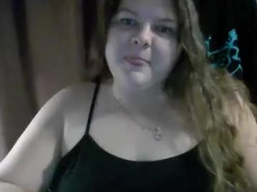 Freechat crystalizzzee on Chaturbate