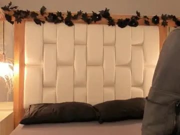 Freechat daphne_and_roger on Chaturbate