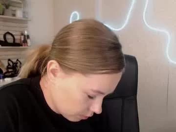 holly_bb95 from Chaturbate