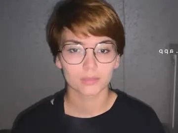 Freechat iceeheart on Chaturbate