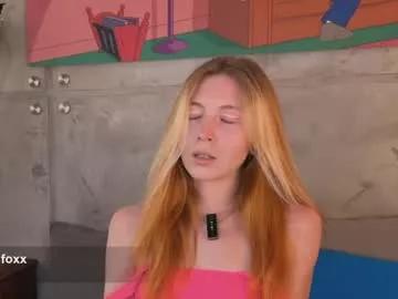 izi_fox from Chaturbate