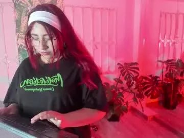 Freechat littlee_red on Chaturbate