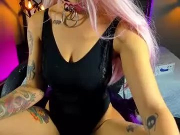 Freechat maddiiebrooks on Chaturbate