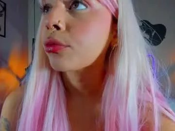 Freechat maddiiebrooks on Chaturbate