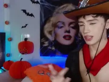 Freechat maxiy_001 on Chaturbate