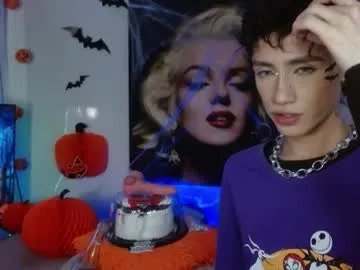 Freechat maxiy_001 on Chaturbate