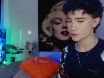 Freechat maxiy_001 on Chaturbate