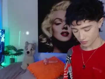 Freechat maxiy_001 on Chaturbate