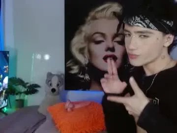 Freechat maxiy_001 on Chaturbate