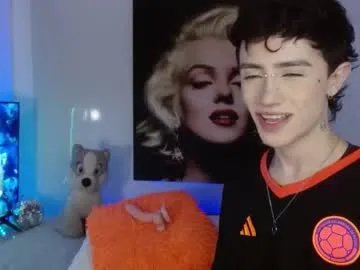 Freechat maxiy_001 on Chaturbate