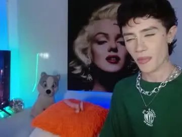 Freechat maxiy_001 on Chaturbate