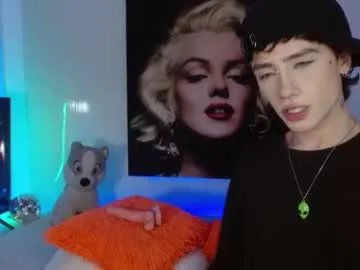 Freechat maxiy_001 on Chaturbate