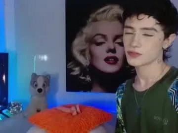 Freechat maxiy_001 on Chaturbate