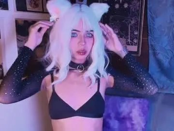 Freechat mollyycrystal on Chaturbate